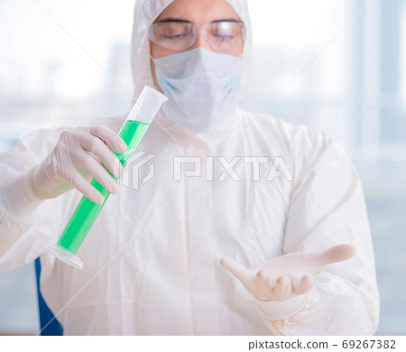 Young chemist student working in lab on chemicals Young chemist student working in lab on chemicals 69267382