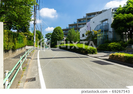 爬上東京都調布市上野原公園上野原街崎崎的東坡 照片素材 圖片 圖庫