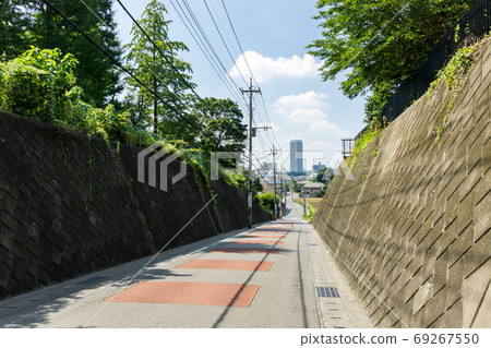 東京調布市的柴bas崎 在上野原公園西側的原山通下 照片素材 圖片 圖庫