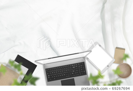 白色房間和PC設備中的遠程工作圖像 白色房間和PC設備中的遠程工作圖像 69267694