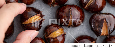 Chestnut chestnut chestnut roasted chestnut Roasted chestnut 焼き 栗 クリ くり 69269417