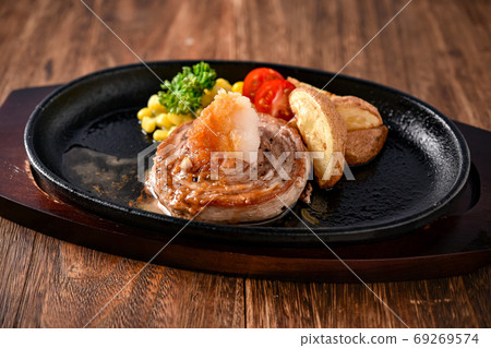 Millefeuille steak 69269574
