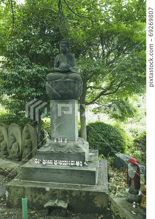 Shrine stone statue 69269807