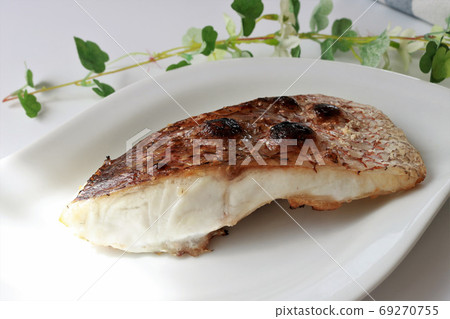Grilled fish sea bream fillet Grilled fish sea bream fillet 69270755