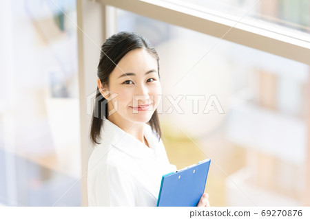 A smiling female nurse [portrait] 69270876