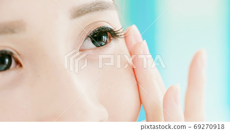 woman apply eye cream woman apply eye cream 69270918