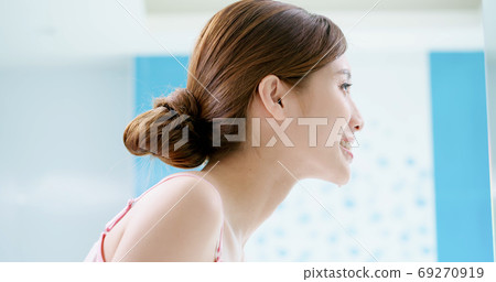 beauty woman wash her face beauty woman wash her face 69270919