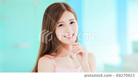 Beauty skin care woman Beauty skin care woman 69270923