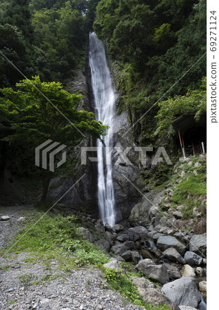 山梨縣南小牧區早川町的三上瀑布 69271124