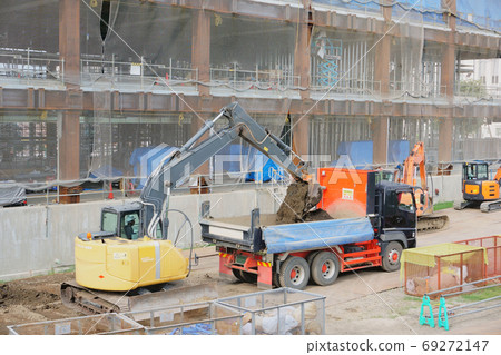 電鏟到自卸車的沉積物積聚 電鏟到自卸車的沉積物積聚 69272147