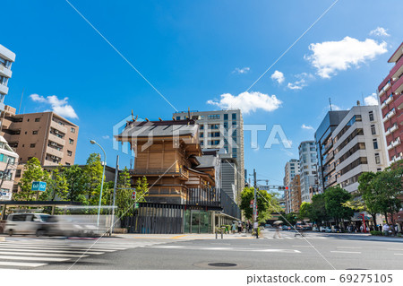 Tokyo cityscape in Japan with a view of Suitengu Tokyo cityscape in Japan with a view of Suitengu 69275105