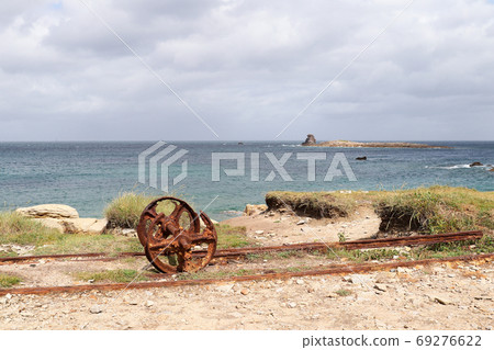 Remains after of granite mining on Ile Grande in Pleumeur-Bodou 69276622