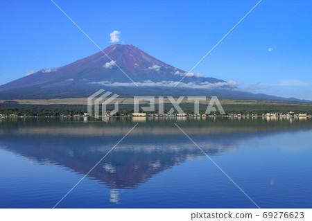 紅富士山中湖的倒富士 紅富士山中湖的倒富士 69276623