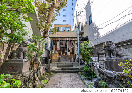 Nihonbashi Ningyocho, Chuo-ku, with a view of Nihonbashi Shichifukujin's Suehiro Shrine (Bisamonten), etc. Nihonbashi Ningyocho, Chuo-ku, with a view of Nihonbashi Shichifukujin's Suehiro Shrine (Bisamonten), etc. 69279592