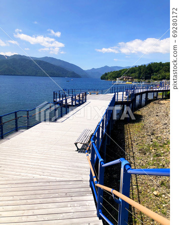 日中ji木縣晴天的中禪寺湖 69280172