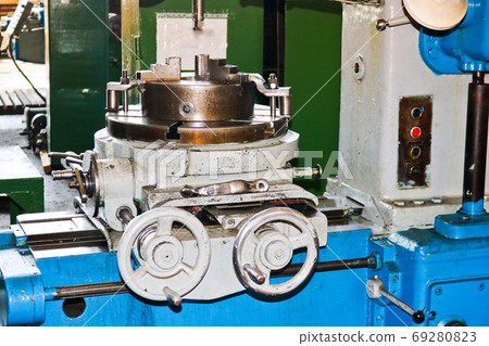 Industrial iron lathe for cutting, turning Industrial iron lathe for cutting, turning 69280823