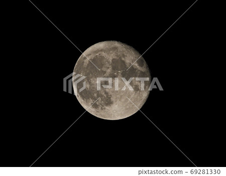 Heart-beating moon photo Heart-beating moon photo 69281330