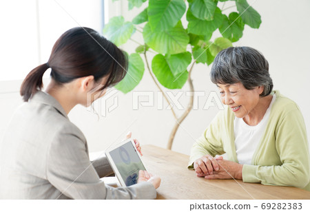 Senior who receives visiting consultation Senior who receives visiting consultation 69282383