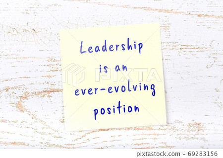 Wise quote on sticky note on wooden wall Wise quote on sticky note on wooden wall 69283156