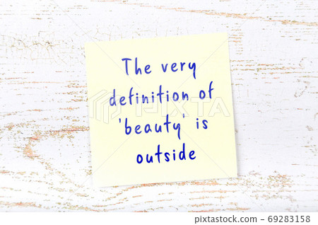 Wise quote on sticky note on wooden wall Wise quote on sticky note on wooden wall 69283158