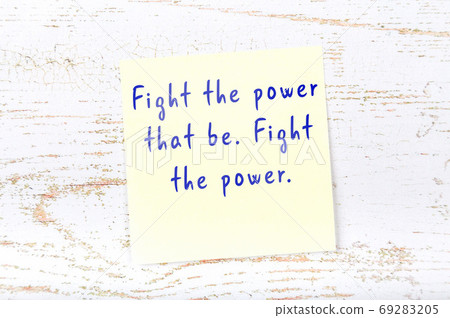 Wise quote on sticky note on wooden wall  69283205