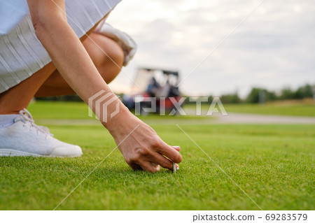 Lady Place Ball On Golf Pin . 69283579