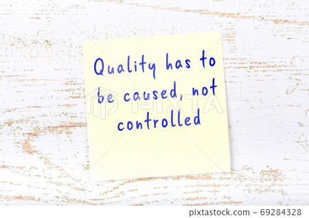 Wise quote on sticky note on wooden wall Wise quote on sticky note on wooden wall 69284328