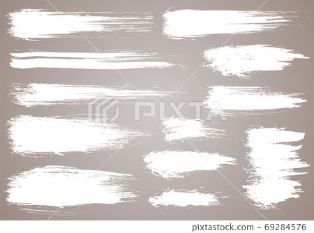 Paint brush. White ink grunge brush strokes. Vector paintbrush set. Grunge design elements. Painted ink stripes 69284576