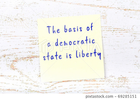 Wise quote on sticky note on wooden wall  69285151