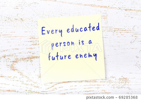 Wise quote on sticky note on wooden wall Wise quote on sticky note on wooden wall 69285368