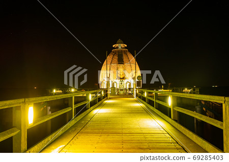 Submarine or diving gondola in Sellin. Night seabridge Submarine or diving gondola in Sellin. Night seabridge 69285403