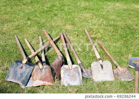 A lot of shovels and bayonet shovels, household A lot of shovels and bayonet shovels, household 69286244
