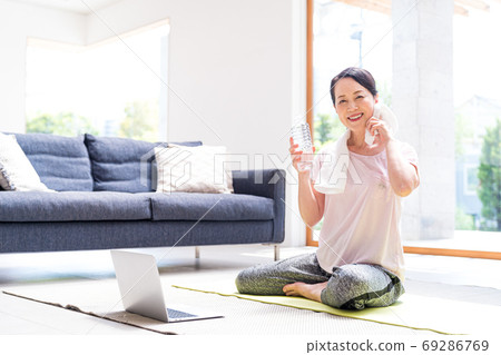 高級女子,體操,運動,室內 高級女子,體操,運動,室內 69286769