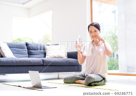 高級女子，體操，運動，室內 69286771