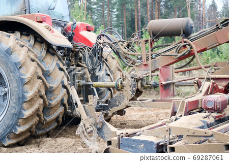 Sowing unit, combine for plowing the land Sowing unit, combine for plowing the land 69287061