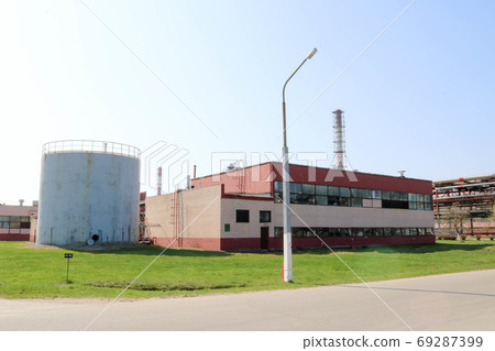 A large gray metal container, a barrel 69287399