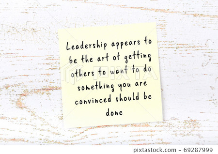 Wise quote on sticky note on wooden wall  69287999