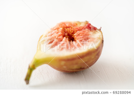 Fruit and fruits divided in half 69288094