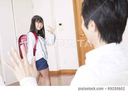 小學生上學 小學生上學 69288602