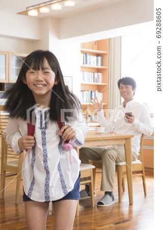 小學生上學 小學生上學 69288605
