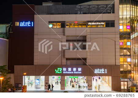 秋葉原站電器街出口站夜景（東京都千代田區）2020年8月 69288765