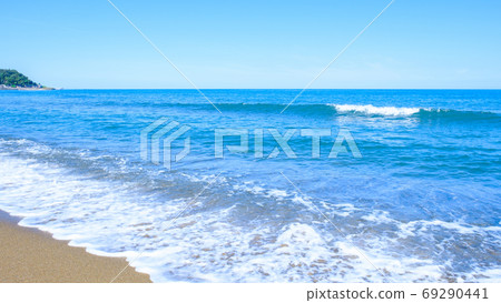 Summer Sea of Japan (Fujisaki Beach, Itoigawa City, Niigata Prefecture) 69290441