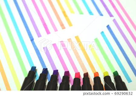 Line marker pen tip and arrow pattern drawn with handwriting [horizontal] line marker and arrow 69290632