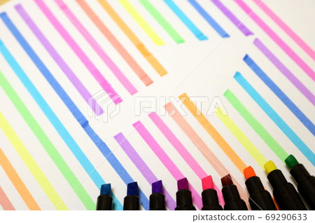 Line marker pen tip and arrow pattern drawn with handwriting [horizontal] line marker and arrow 69290633