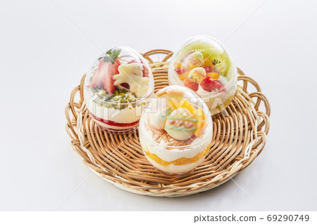 Easter egg Easter egg 69290749