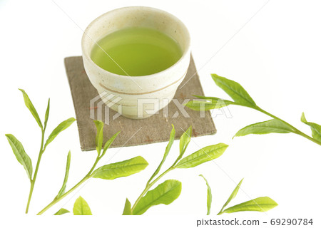 Tea bud and drinking 69290784