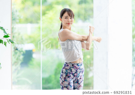 女人伸展 69291831