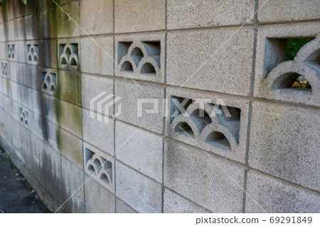 混凝土磚牆 柵欄 阻塞 69291849