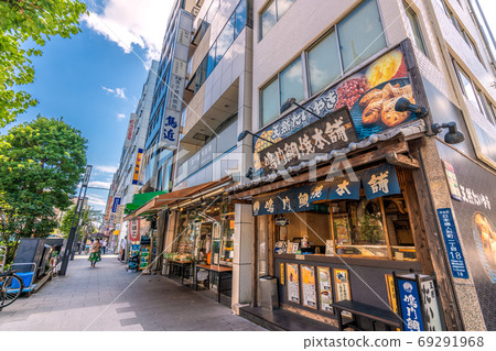 日本的東京城市景觀，俯瞰日本橋人形町通購物街 69291968