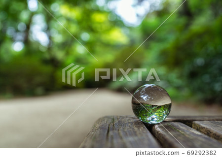 [背景材料]使用水晶球的神秘構圖的風景照 69292382